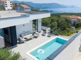 Private Pool Luxury Villa with Sea View