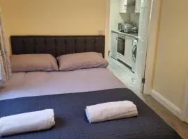 Cosy Condo near City & Airport