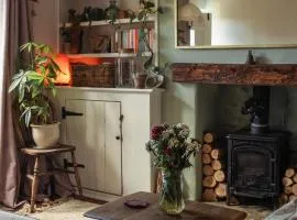 Beautiful Character Cottage in Creative Frome