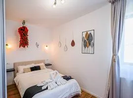 ChicStudio Full Kitchen AC Free Parking Popcorn