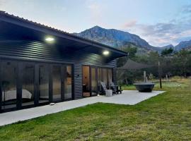 Tranquility - Cabin nestled in the mountains, ξενοδοχείο σε Worcester