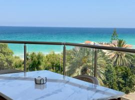 Apartment with sea view and pool access, Hotel in Chott Meriem