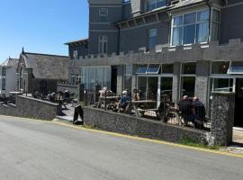 The Marine Hotel, hotel din Criccieth