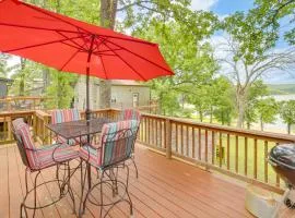 Lakeside Reeds Spring Home w/ Deck & Pool Access!