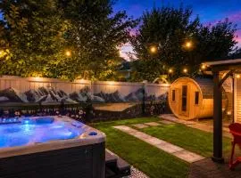 Nordic Spa Escape - Hot Tub - Fire Table - BBQ - Barrel Sauna