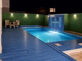 Villa trois étages avec piscine – hotel w mieście Borj el Khessous