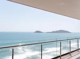 Terraza con Vista al Mar, BBQ y Piscina