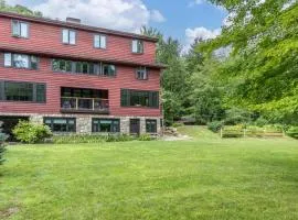 Upscale Vermont Condo off of Mountain Rd