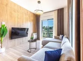 AMA'S 1BR Ap 3 - Parking, Kitchen & Sea View