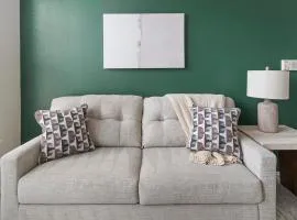Landing Incredible 1BD in Copperfield
