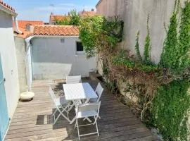 Charmante maison rénovée proche port et plage, 3 chambres, cour avec salon de jardin - FR-1-331-81