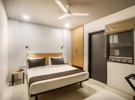Super Collection O Le Noida Hotel Near Sector 76 Metro Station