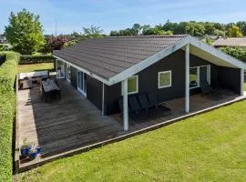 Stunning Home In Juelsminde With Wifi
