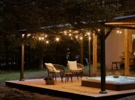 Evergreen Lodge, Hot Tub Retreat Near Lake Placid and White Face