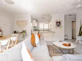 Lovley sunlit apartment walking distance to Cronulla mall and Cronulla Beach