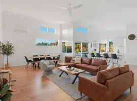 Stylish Escape with Panoramic Hill Views I Sleeps 12
