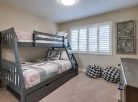 Beautiful Backyard Oasis 5 bedroom 3 Bathroom Home