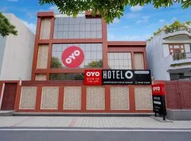 Hotel O Jankipuram Vikas Nagar
