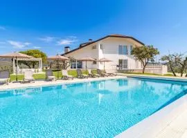 Villa Chimera White 16 with Pool & Gym