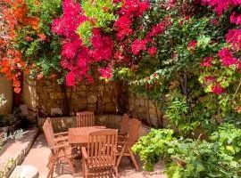 Bougainvillea Breeze & Marina View - Happy Rentals