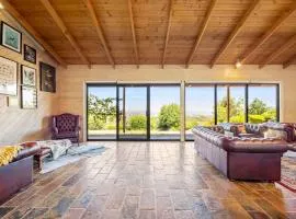 Country Escape - 3BR Home with Panoramic Views
