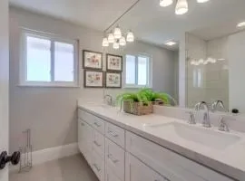 Gorgeous Upgraded 5 Bedroom & 3 Bath Home with pool