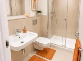 Modern Bed Apartment Sleeps 4 Ideal for Long Stays Fast WiFi Central Croydon 2min walk to east Croydon train station