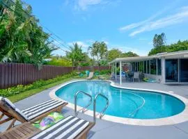 Eagle's Way with Firepit Heated Pool and Sunroom Near BEACH