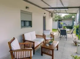 Antonia's Olive Yard House - Happy Rentals