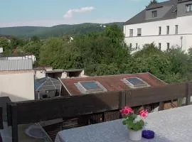 Ferienwohnung mit Klimaanlage für heiße Tage , Riesenbalkon mit Grillmöglichkeit