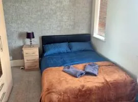 Contractor & professional short term room let Kettering