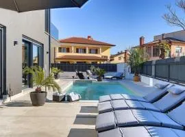 Villa Orion - Private Heated Pool, Sauna & Jacuzzi