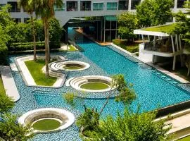 Pool Studio Near BTS Quiet Stay