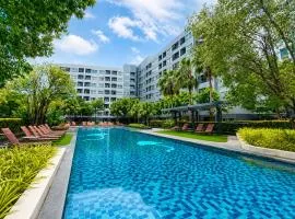 Spacious Studio Near BTS Kitchen & Washer
