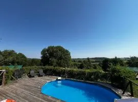 Gîte authentique avec piscine en Aveyron