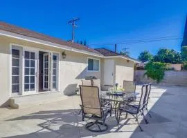 Beautiful Remodel 3 Bedroom 2 bathroom Home with Pool & Jacuzzi