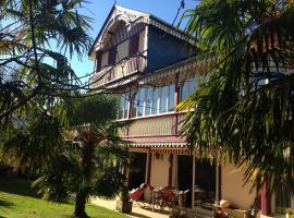 Chalet des Palmiers, hotel v destinaci Bagnères-de-Bigorre