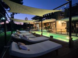 Grey Pearl Apartments, hotel i Nea Kalikratia