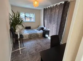 Luxury Garden Studio with Private Entrance