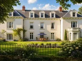 Georgian Country House set in private 8 Acres - Sleeps 17 - Pets Welcome