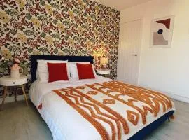 Sheffield 3-bedroom house with free street parking