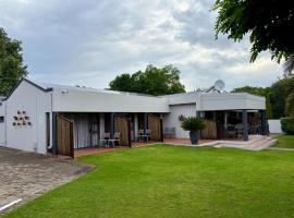The Suburban Guest House, hotel in Bloemfontein