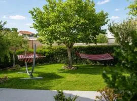 Valira Cozy Home w Rustic Charm & Private Garden