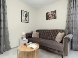 Przytulny Apartament Blisko Plaży z Parkingiem by Noclegi Renters
