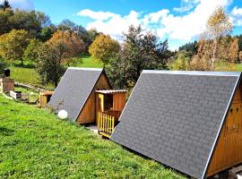 Biološki glamping po metodi Rudolfa Steinerja, Bio kmetija Ropret Stegne & Center za naravno otroštvo in družino, hótel í Šmartno na Pohorju