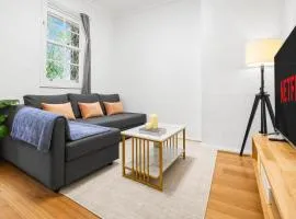 2 Bedroom House Darling Harbour Good for 6 Guests