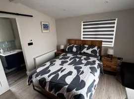 Saoirse New Cosy 1 Bedroom En suite Apartment