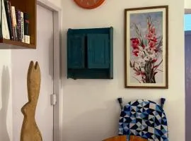Cozy 3BHK with Sunlit Rooms, Near Select CityWalk Saket