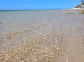 Casa DISPONIVEL a 2 minutos da praia com piscina