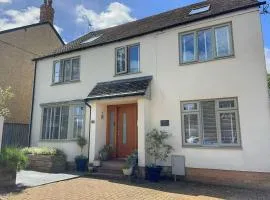 Pet friendly family home nr Diddly Squat & Soho FH
